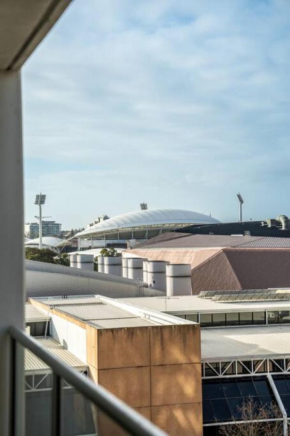 Illuminate North Terrace - Executive Cbd Apartment Adelaide Exterior photo